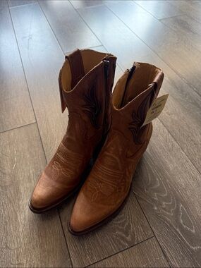 Stetson Tan Brown Leather Short Shaft Cowboy Boots with Embroidered Accents
